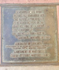 Placa de llautó col•locada en 2005 com a commemoració